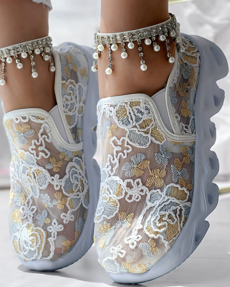 Mocassins brodés en maille pour l'été