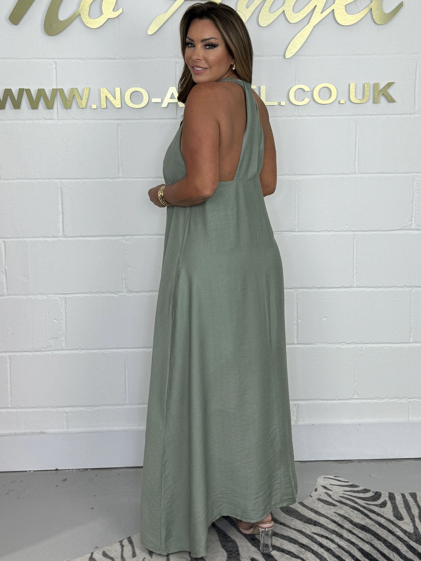 Robe longue fluide à dos en T pour femmes