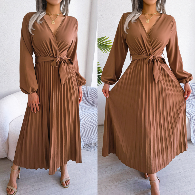 Robe pour femmes longue à plis avec ceinture nouée enveloppante
