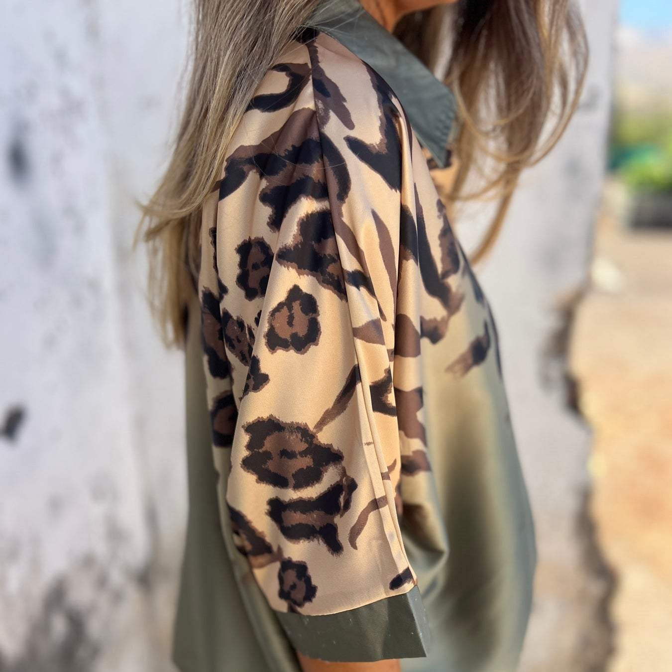 Chemise boutonnée à imprimé léopard pour femme