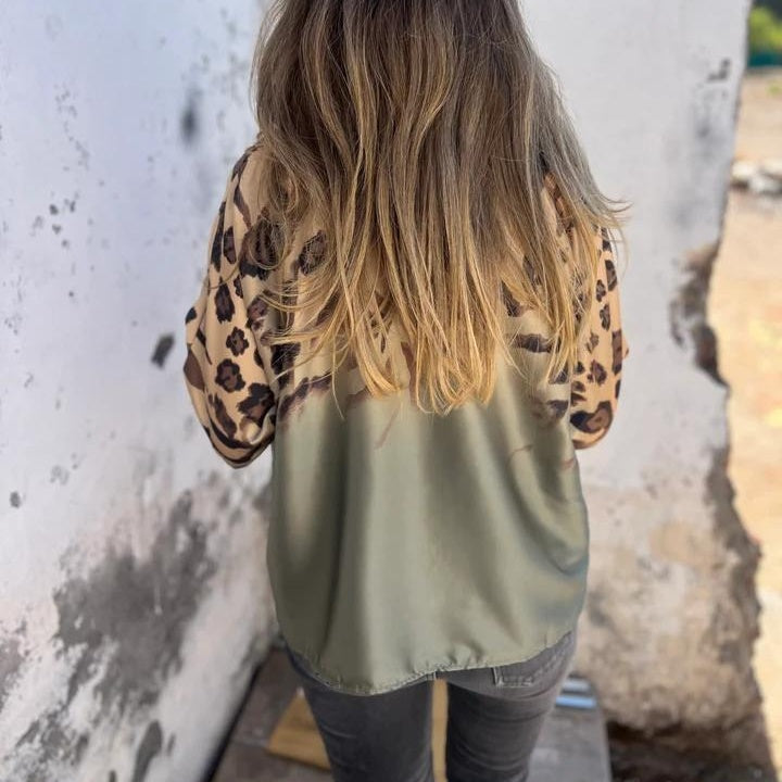 Chemise boutonnée à imprimé léopard pour femme