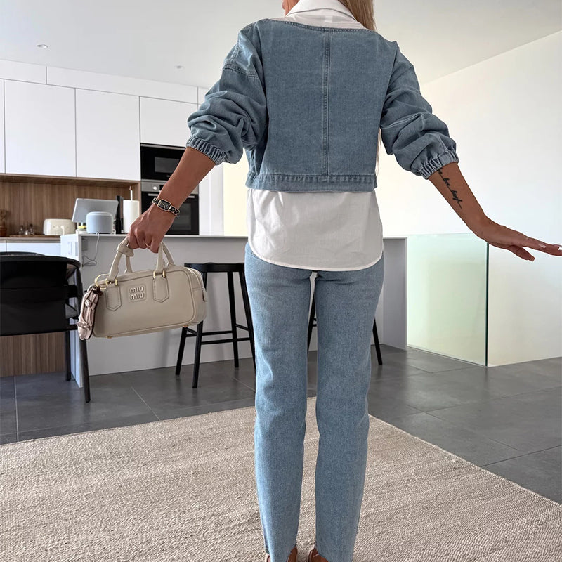 Ensemble deux pièces à la mode composé d'un haut en jean à manches longues et d'un pantalon pour femmes