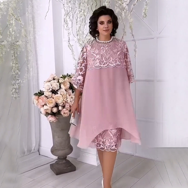 Robe en tulle doux et en dentelle superposée
