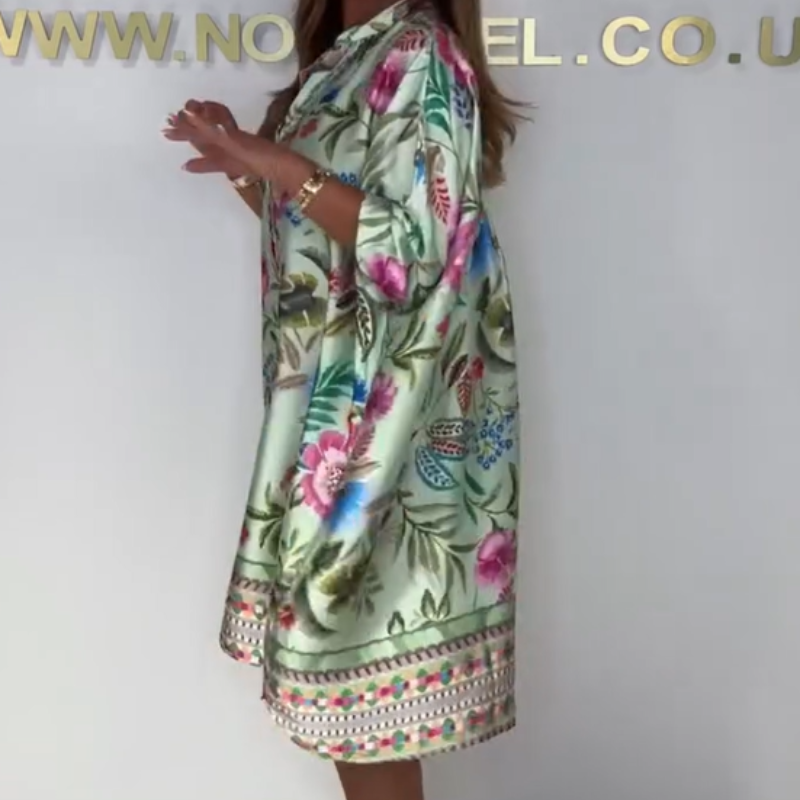 Robe florale ample avec col en V et demi-bouton sur le devant
