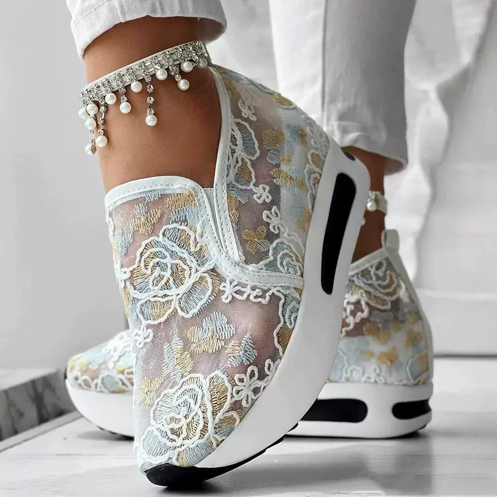 Mocassins brodés en maille pour l'été