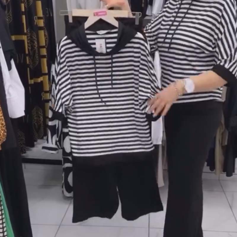 Ensemble pour femme composé d'un haut rayé et d'un pantalon uni