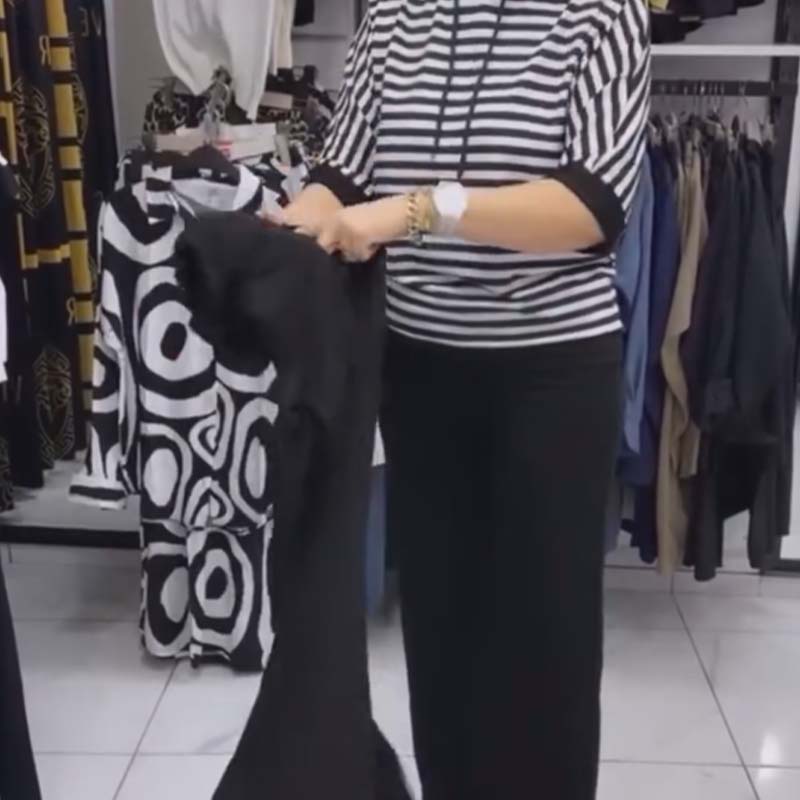 Ensemble pour femme composé d'un haut rayé et d'un pantalon uni