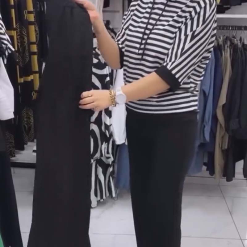 Ensemble pour femme composé d'un haut rayé et d'un pantalon uni