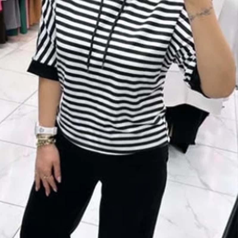 Ensemble pour femme composé d'un haut rayé et d'un pantalon uni