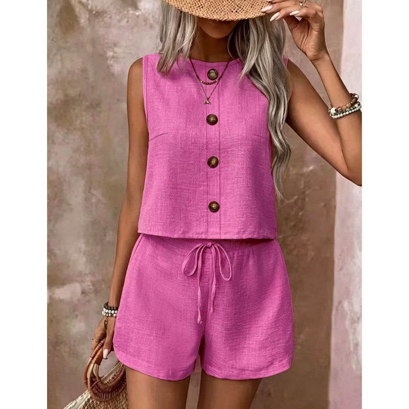 đ„ Le look le plus tendance de cet Ă©tĂ© ! DĂ©bardeur sans manches Ă boutons et short pour femme