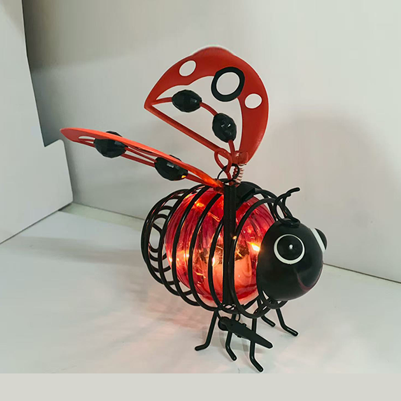 🐝 PROMO LIMITÉE 50% DE RÉDUCTION ! 🎁Deux achetés, un offert ☀️ Suspension Solaire Abeille Lumineuse – Ailes en Cœur, Métal, Résistant aux Intempéries 🌸