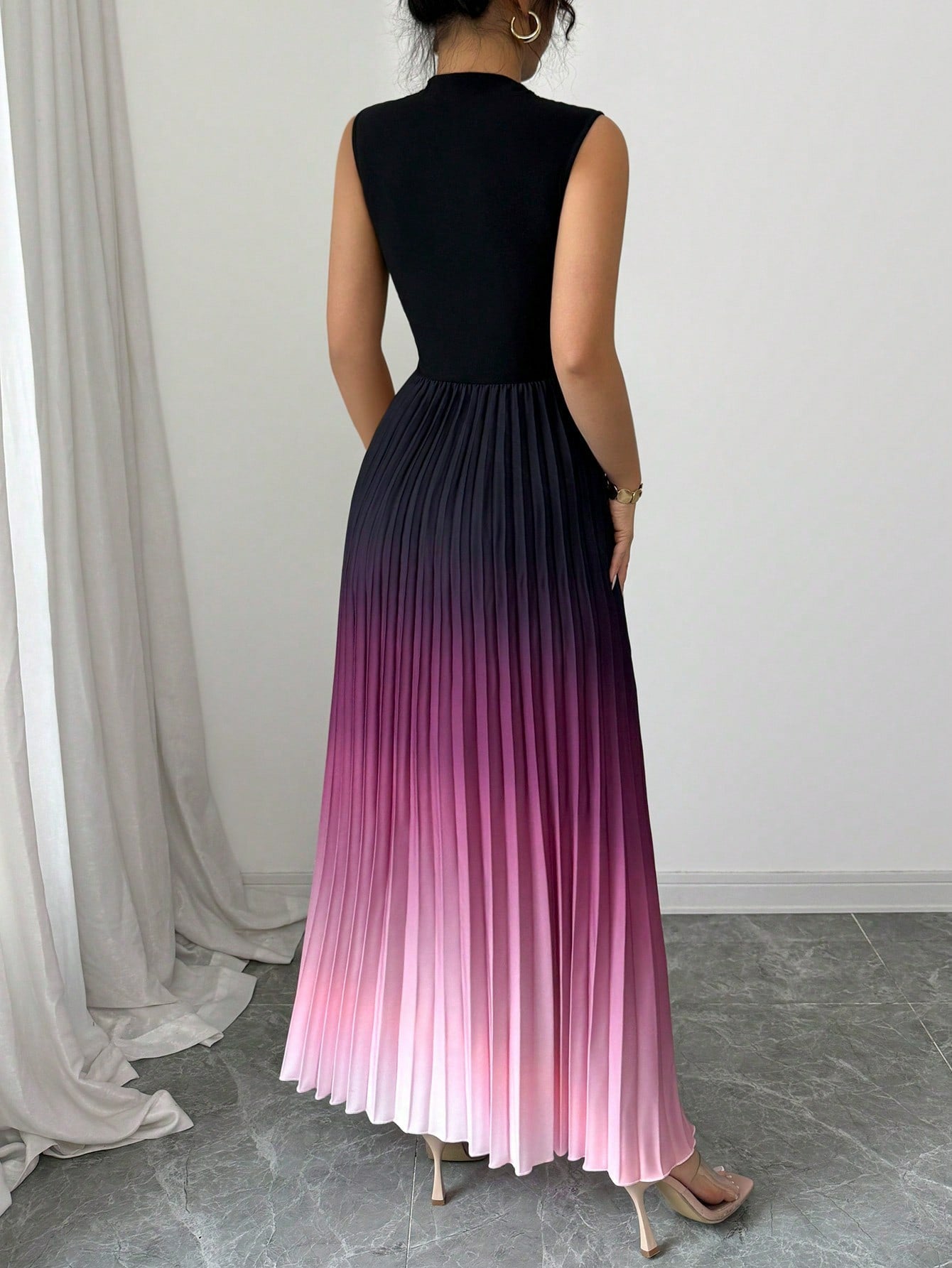 ❤️Robe longue sans manches plissée à effet ombré et col haut