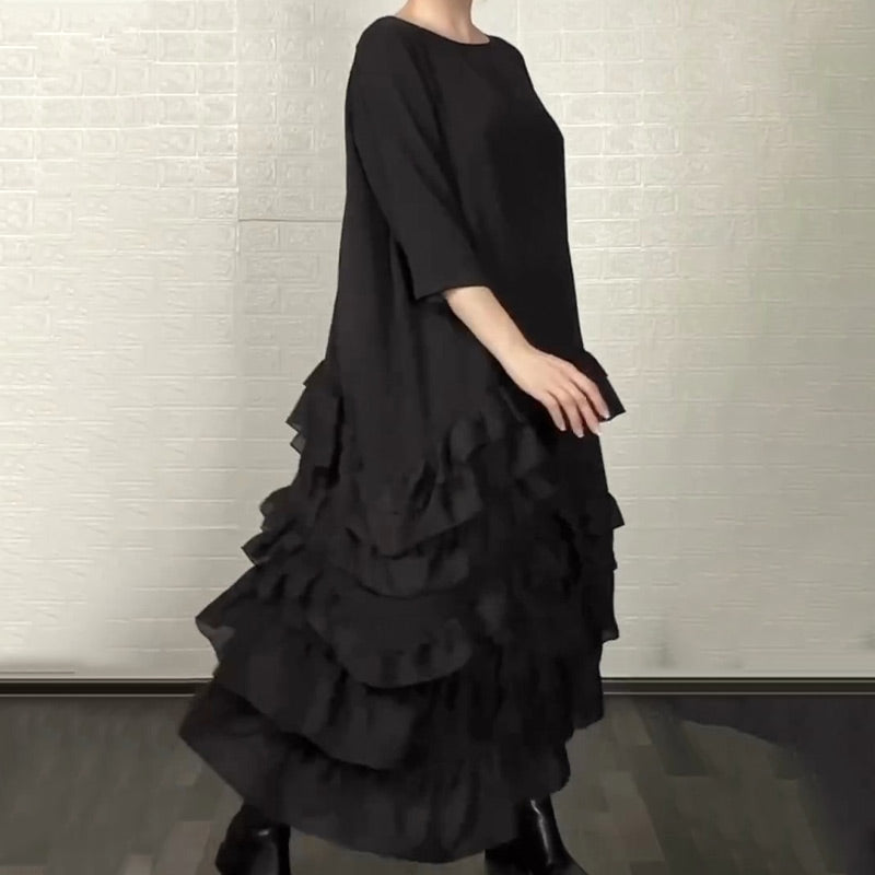 Robe fluide oversize à volants et superpositions