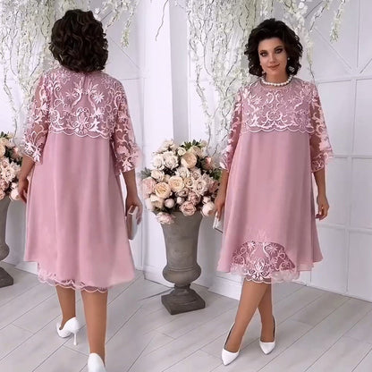 Robe en tulle doux et en dentelle superposée