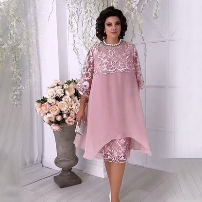Robe en tulle doux et en dentelle superposée