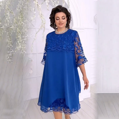Robe en tulle doux et en dentelle superposée