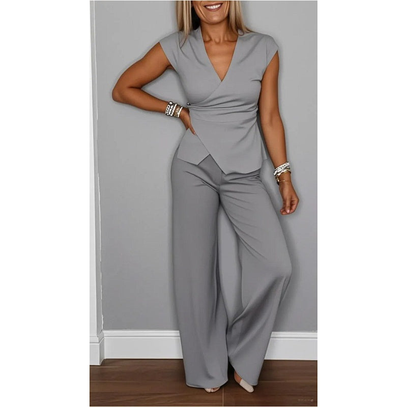 Ensemble élégant pour femme : haut col en V et pantalon
