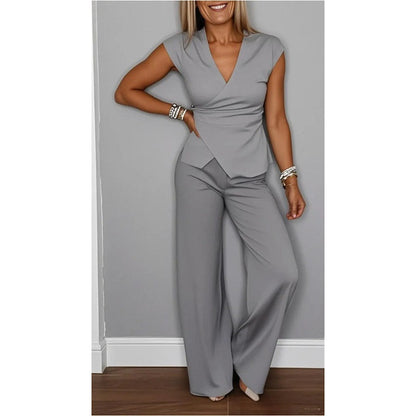 Ensemble élégant pour femme : haut col en V et pantalon
