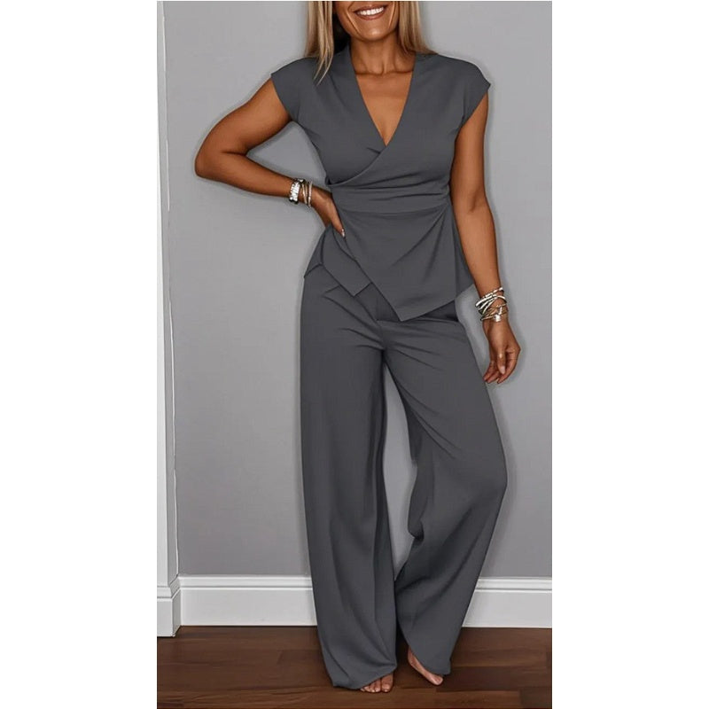 Ensemble élégant pour femme : haut col en V et pantalon