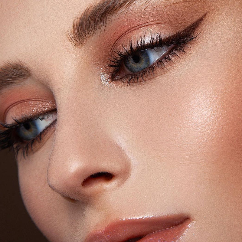 Ombre à paupières et eye-liner 2 en 1 avec pinceau mélangeur