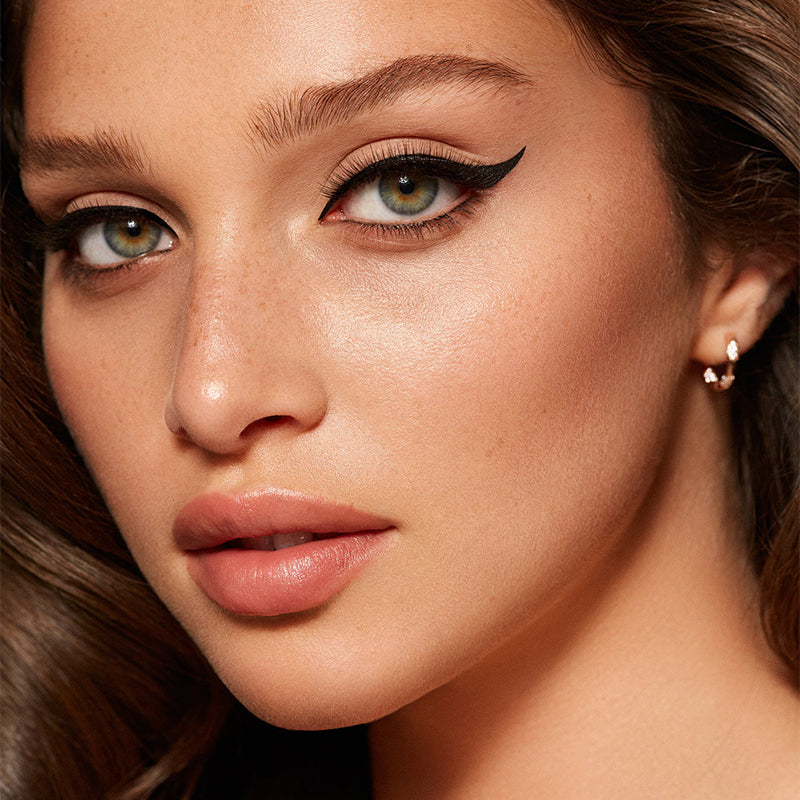 Ombre à paupières et eye-liner 2 en 1 avec pinceau mélangeur