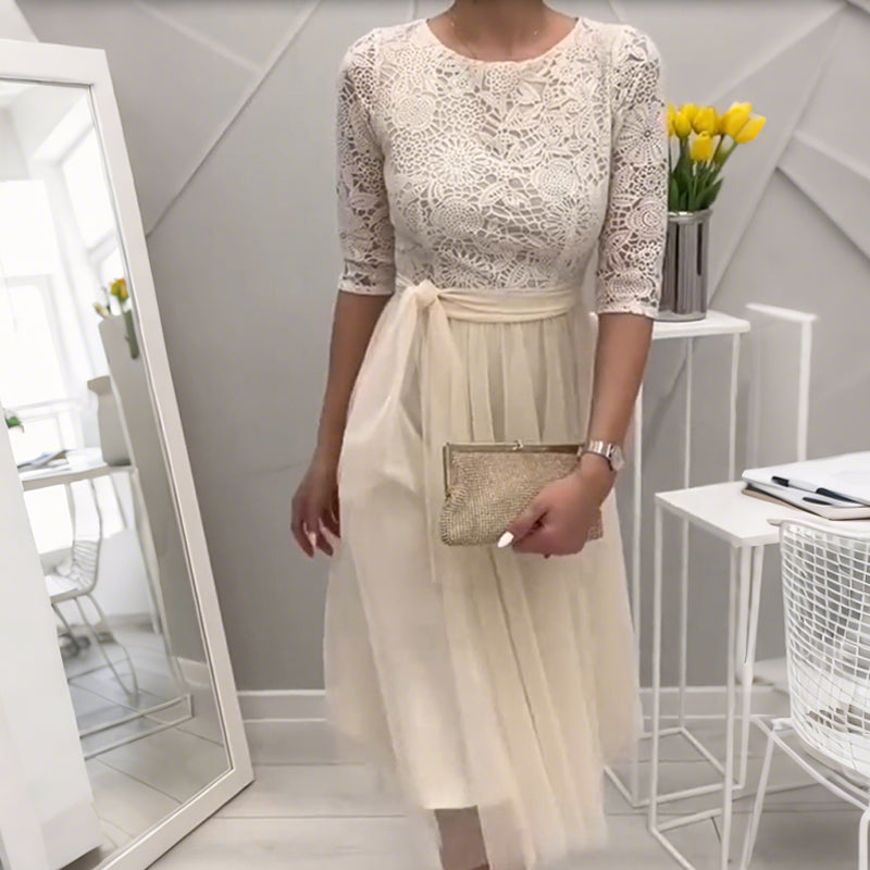 Élégante robe midi en maille à col en dentelle