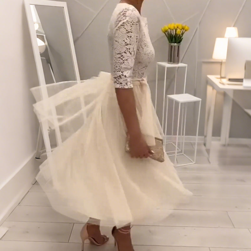 Élégante robe midi en maille à col en dentelle