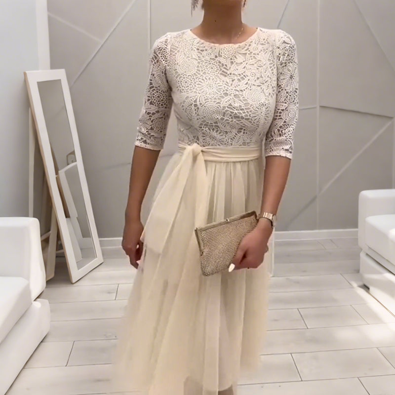 Élégante robe midi en maille à col en dentelle