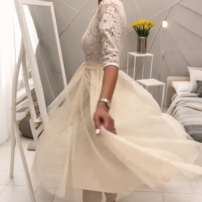 Élégante robe midi en maille à col en dentelle