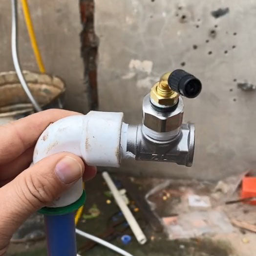 Robinet extérieur d'hiver avec valve antigel