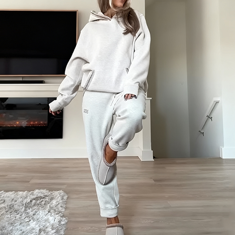 Ensemble femme décontracté avec haut à capuche et pantalon à taille élastique