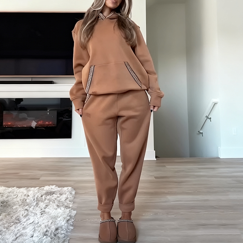 Ensemble femme décontracté avec haut à capuche et pantalon à taille élastique