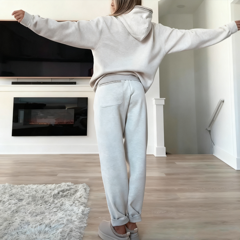 Ensemble femme décontracté avec haut à capuche et pantalon à taille élastique