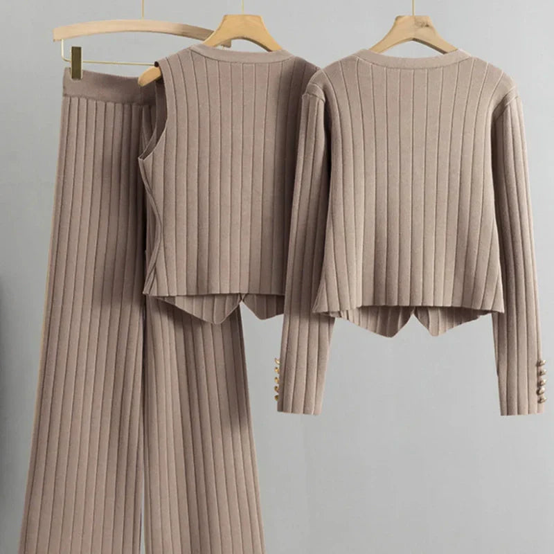 Ensemble 3 pièces pour femme comprenant un cardigan à col en V, un débardeur et un pantalon