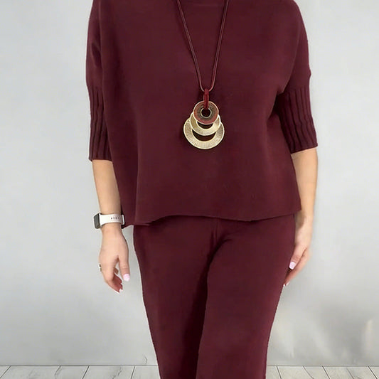 Ensemble haut à col montant et manches courtes et pantalon pour femme