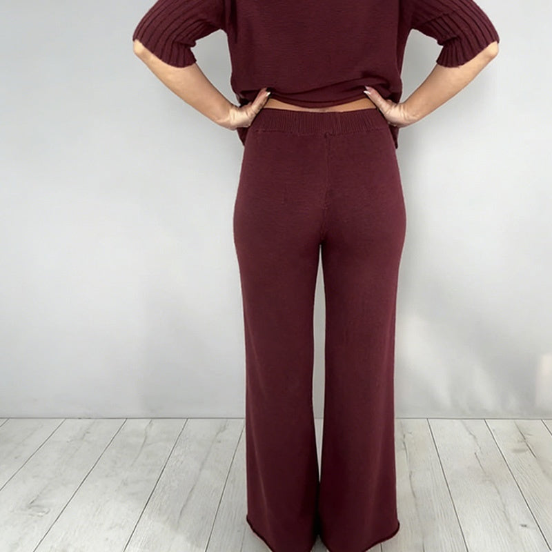 Ensemble haut à col montant et manches courtes et pantalon pour femme