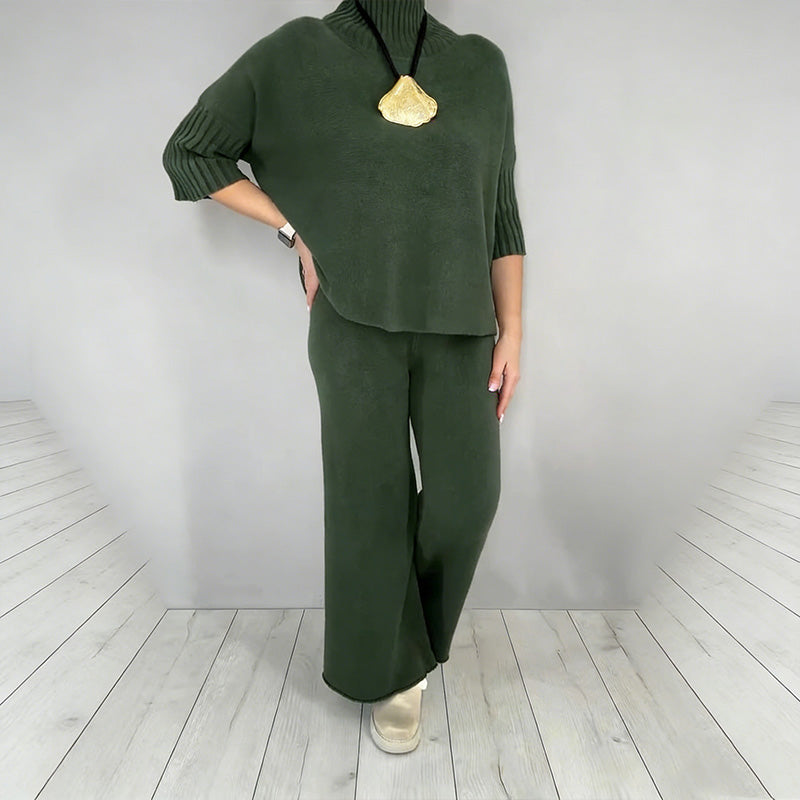 Ensemble haut à col montant et manches courtes et pantalon pour femme