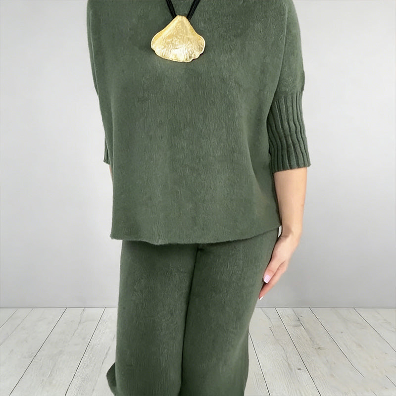 Ensemble haut à col montant et manches courtes et pantalon pour femme