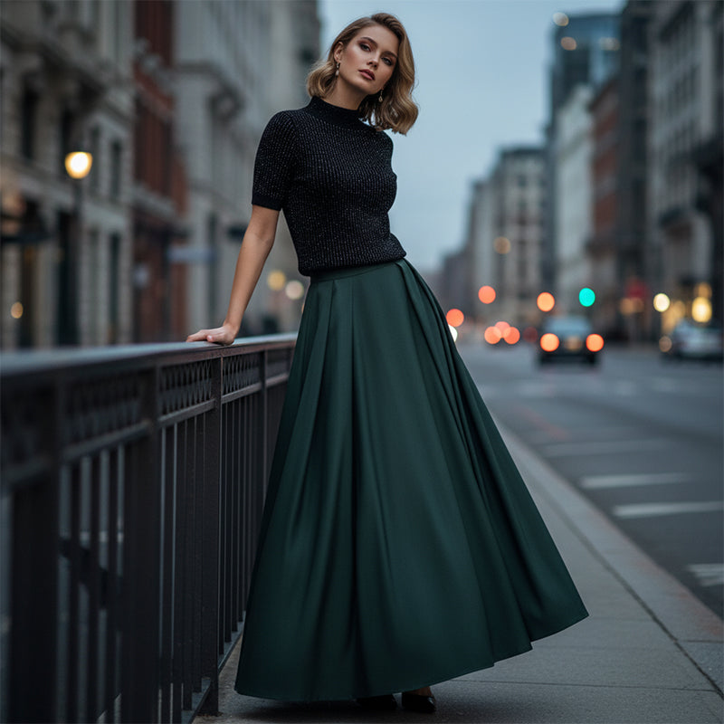 Ensemble élégant composé d'un pull à col haut orné de strass et d'une jupe trapèze
