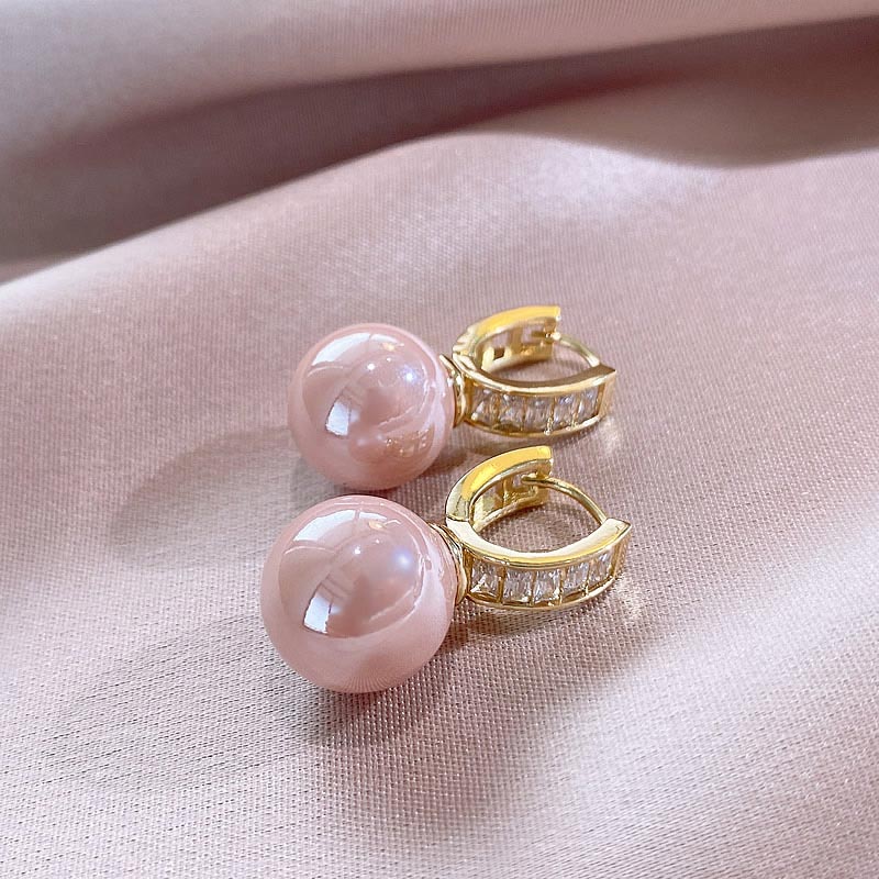 Boucle d'oreille perle classique française, élégante et simple