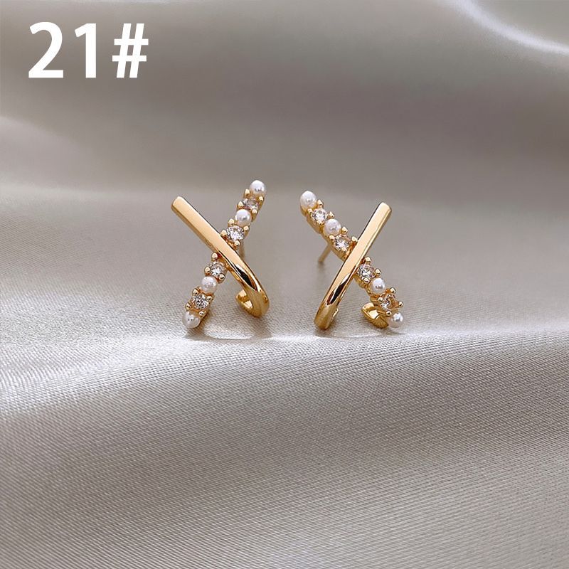 Boucle d'oreille perle classique française, élégante et simple