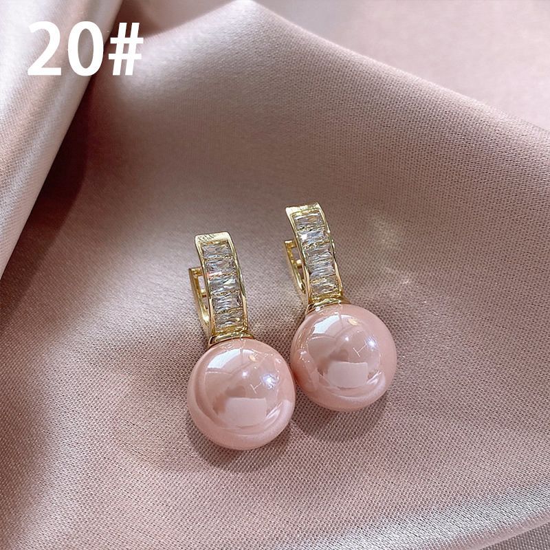 Boucle d'oreille perle classique française, élégante et simple
