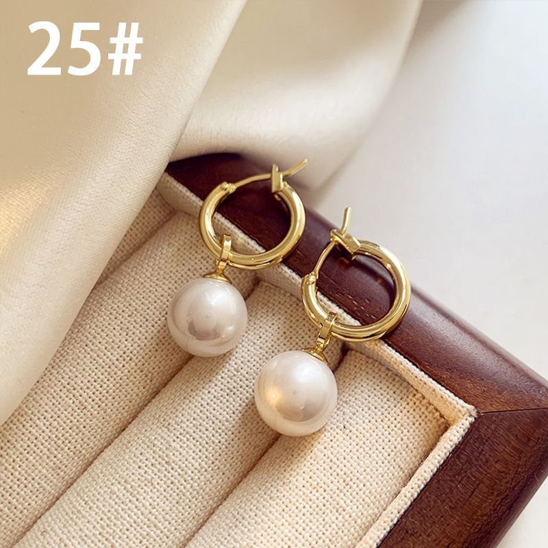Boucle d'oreille perle classique française, élégante et simple