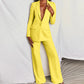 Ensemble élégant pour femme composé d'un blazer et d'un pantalon à jambes larges