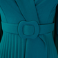 Robe élégante avec encolure en V, plis et ceinture