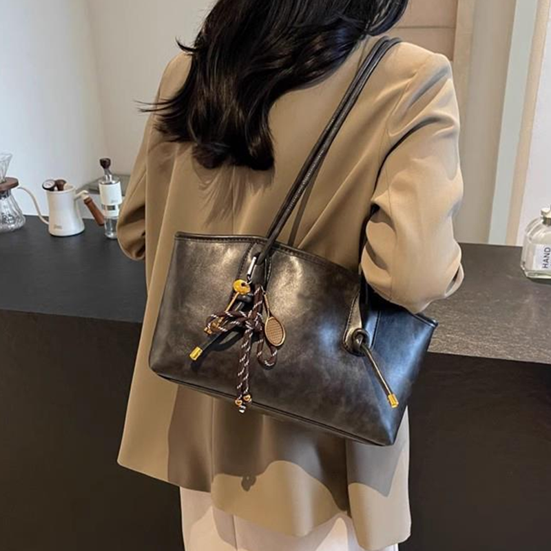 👜✨🌸 PROMO -50% ! Sac d'Épaule Vintage en Cuir PU – Intérieur Spacieux, Style Intemporel & Bande Porte-Épaule Réglable (Noir/Marron Foncé/Blanc/Marron Clair)