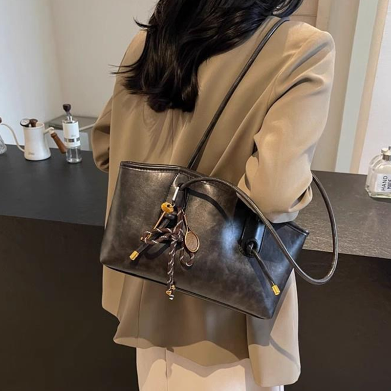 👜✨🌸 PROMO -50% ! Sac d'Épaule Vintage en Cuir PU – Intérieur Spacieux, Style Intemporel & Bande Porte-Épaule Réglable (Noir/Marron Foncé/Blanc/Marron Clair)