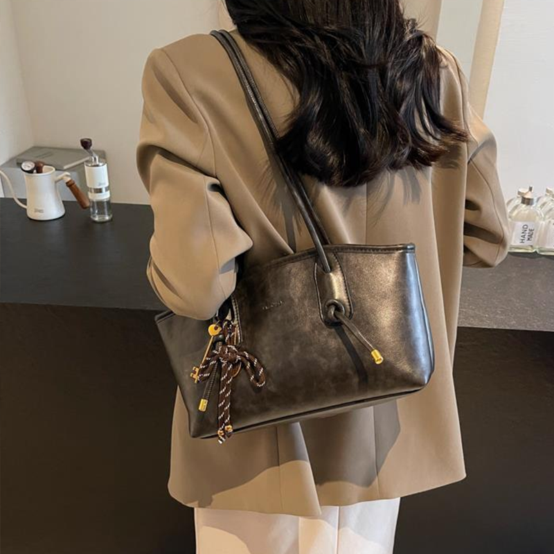 👜✨🌸 PROMO -50% ! Sac d'Épaule Vintage en Cuir PU – Intérieur Spacieux, Style Intemporel & Bande Porte-Épaule Réglable (Noir/Marron Foncé/Blanc/Marron Clair)