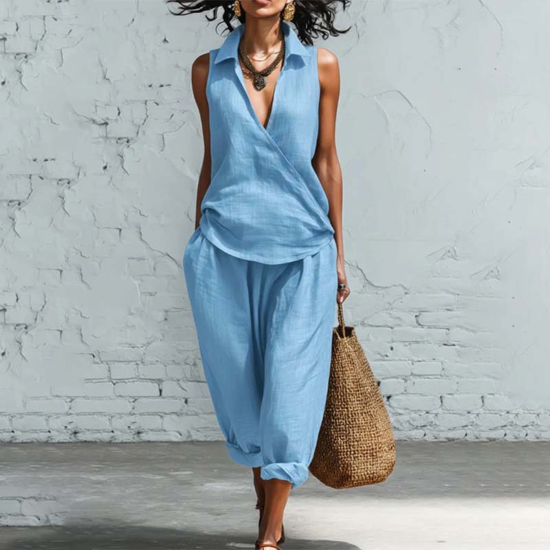 Ensemble composé d'un chemisier sans manches croisé et d'un pantalon à jambes larges