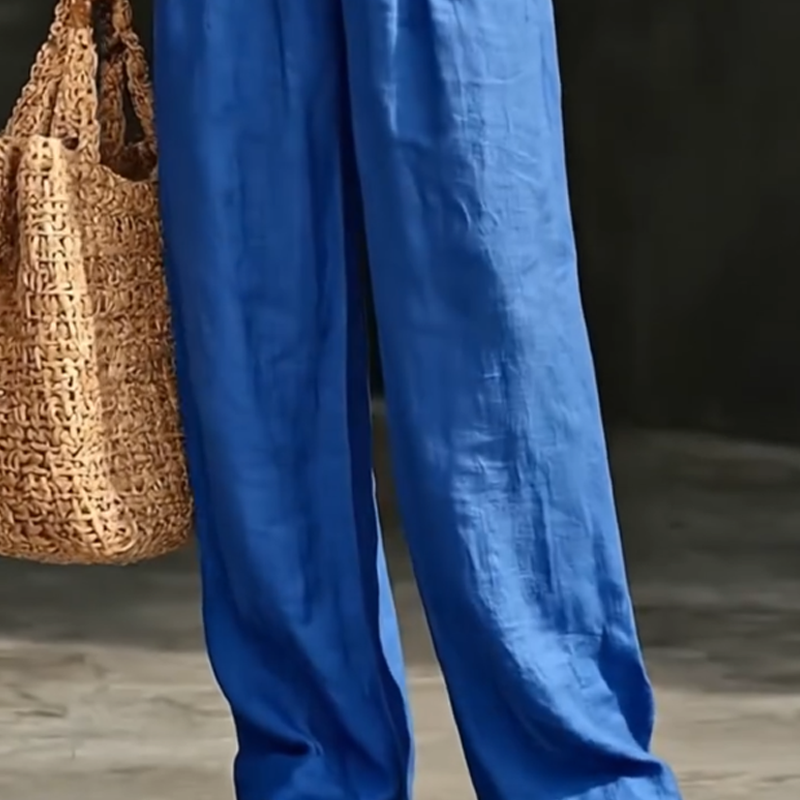 Ensemble de détente composé d'un haut sans manches et d'un pantalon unis
